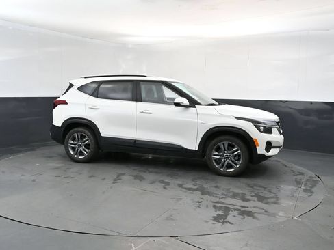 Used 2023 Kia Seltos S w/ Navigation Package AWD/4WD image 7