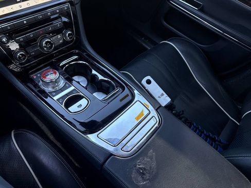 Used 2018 Jaguar XJ R-Sport RWD image 21
