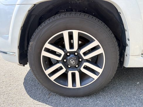 Used 2024 Toyota 4Runner Limited RWD image 7