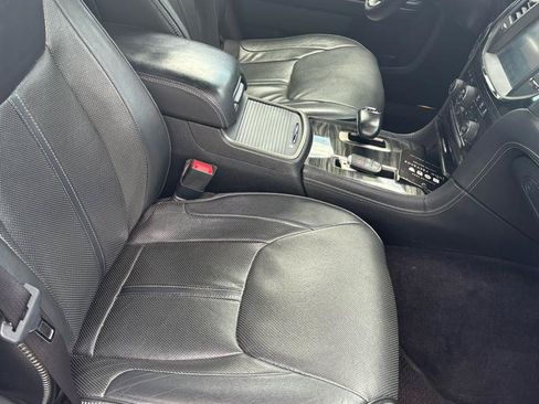 Used 2014 Chrysler 300 C AWD/4WD image 25