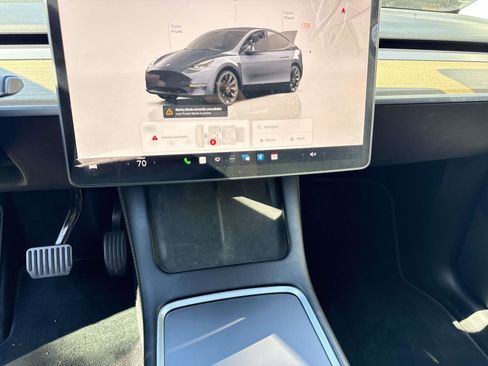 Used 2023 Tesla Model Y Long Range image 27