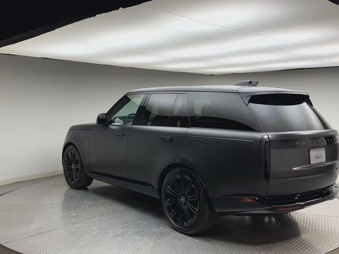 Used 2024 Land Rover Range Rover SE image 3