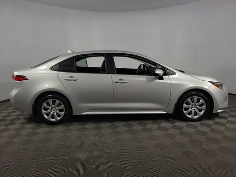 Used 2025 Toyota Corolla LE image 10