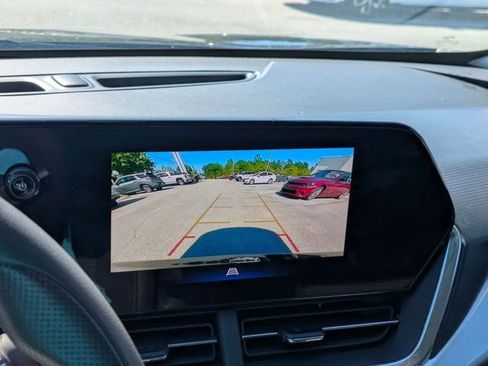 Used 2025 Chevrolet Trax LT FWD image 21