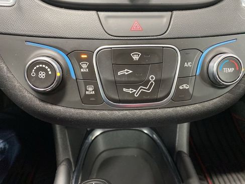 Used 2018 Chevrolet Malibu LT image 41