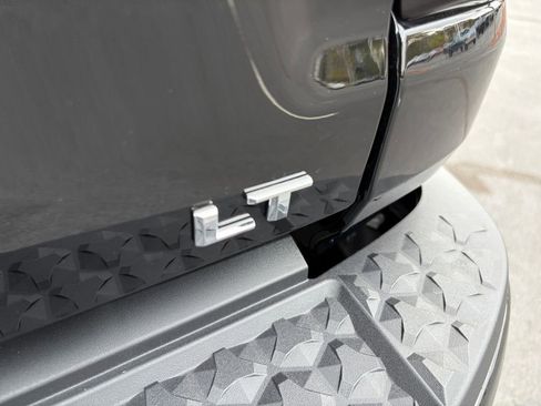 New 2024 Chevrolet Colorado LT w/ LT Convenience Package II image 10