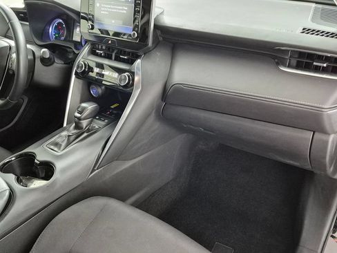 Used 2021 Toyota Venza LE AWD/4WD image 29