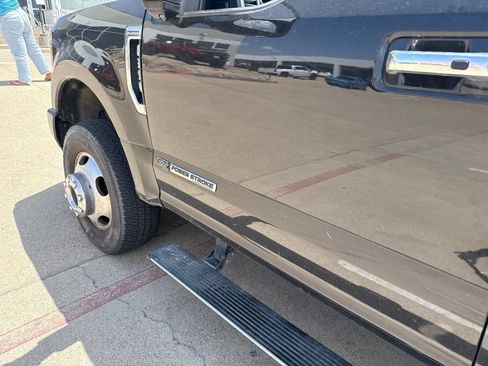 Used 2019 Ford F350 Platinum w/ Platinum Ultimate Package AWD/4WD image 16