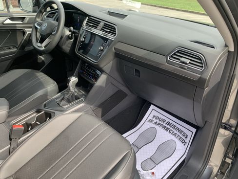 Used 2023 Volkswagen Tiguan SE w/ Panoramic Sunroof Package FWD image 35