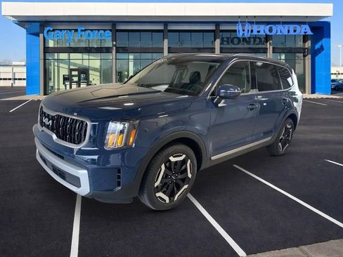 Used 2025 Kia Telluride EX FWD image 4
