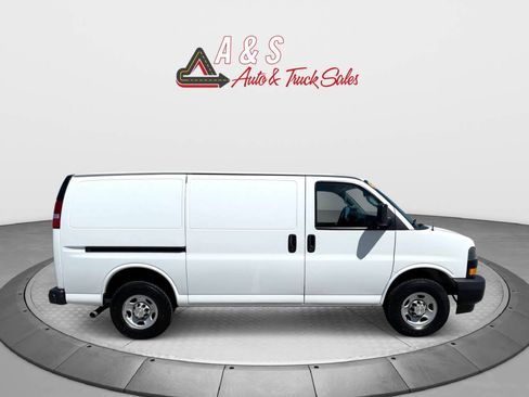 Used 2022 Chevrolet Express 2500 w/ Driver Convenience Package RWD image 5