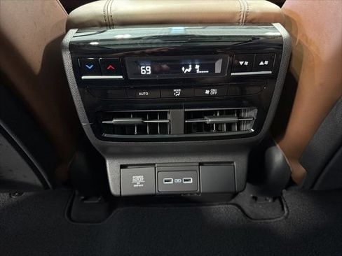 Used 2024 Acura MDX SH-AWD w/ Technology Package image 31