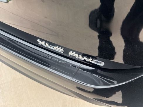 Used 2023 Toyota Highlander XLE AWD/4WD image 4