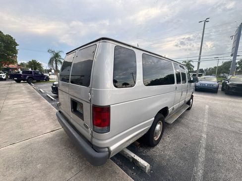 Used 2006 Ford E-350 and Econoline 350 XLT RWD image 36