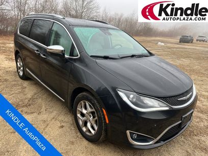Used 2017 Chrysler Pacifica Limited w/ UConnect Theater Package
