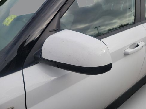 Used 2024 Hyundai Venue SEL FWD image 29