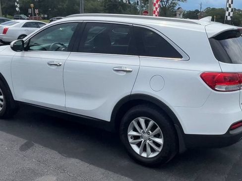 Used 2018 Kia Sorento FWD image 6
