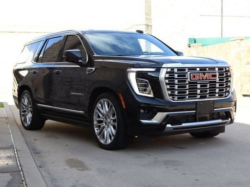 Used 2025 GMC Yukon Denali w/ Denali Reserve Package AWD/4WD image 2