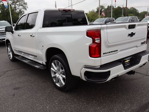 Used 2023 Chevrolet Silverado 1500 High Country w/ High Country Premium Package AWD/4WD image 3