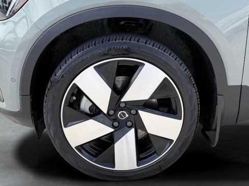 Used 2023 Volvo XC40 Recharge Ultimate AWD/4WD image 15