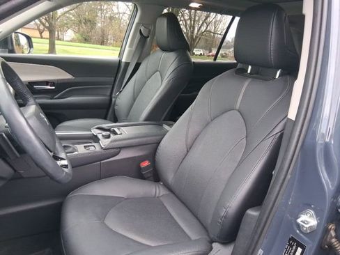 Used 2024 Toyota Grand Highlander Platinum image 12