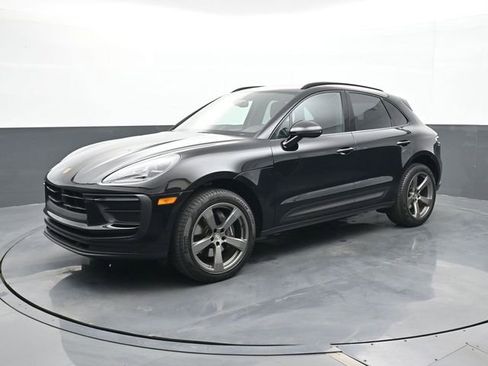 Certified 2025 Porsche Macan AWD/4WD image 1