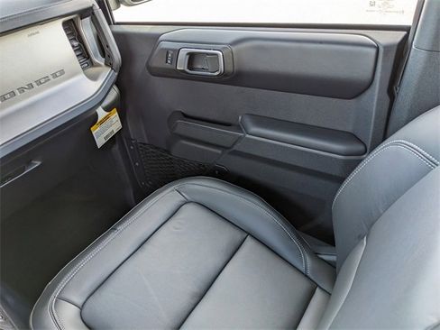 New 2025 Ford Bronco Outer Banks w/ Black Appearance Package image 17