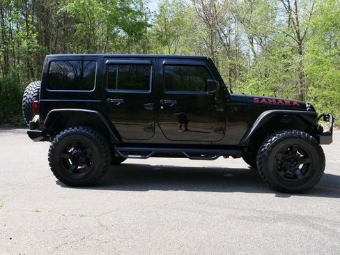 Used 2015 Jeep Wrangler Unlimited Sahara w/ Connectivity Group AWD/4WD image 56