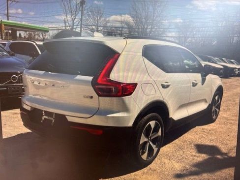 Used 2023 Volvo XC40 B5 Plus w/ Climate Package image 2