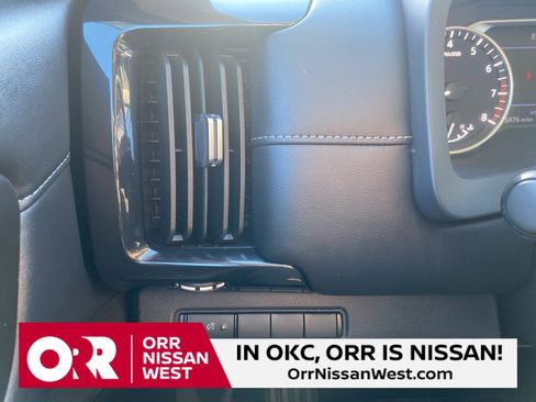 Used 2024 Nissan Pathfinder S image 28