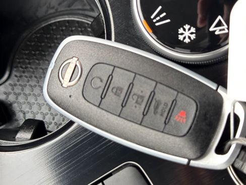 Certified 2025 Nissan Rogue SL image 36