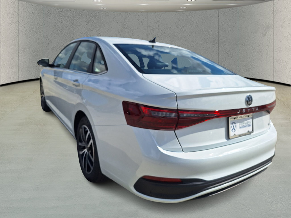 Used 2026 Volkswagen Jetta SE FWD image 3