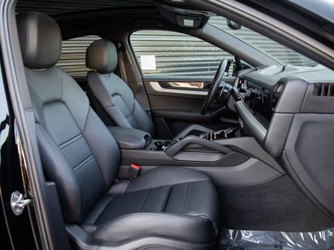 Certified 2024 Porsche Cayenne S AWD/4WD image 26