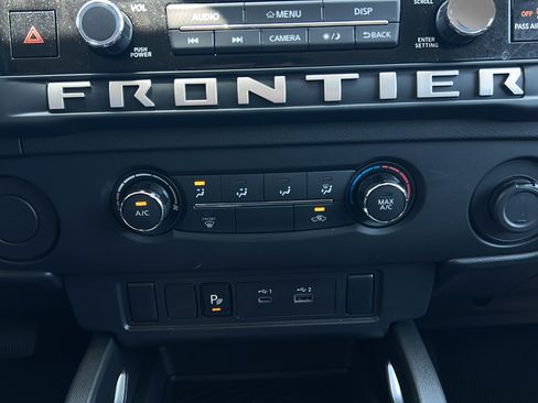 Used 2025 Nissan Frontier SV RWD image 23