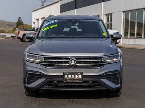 Used 2024 Volkswagen Tiguan SE AWD/4WD image 2