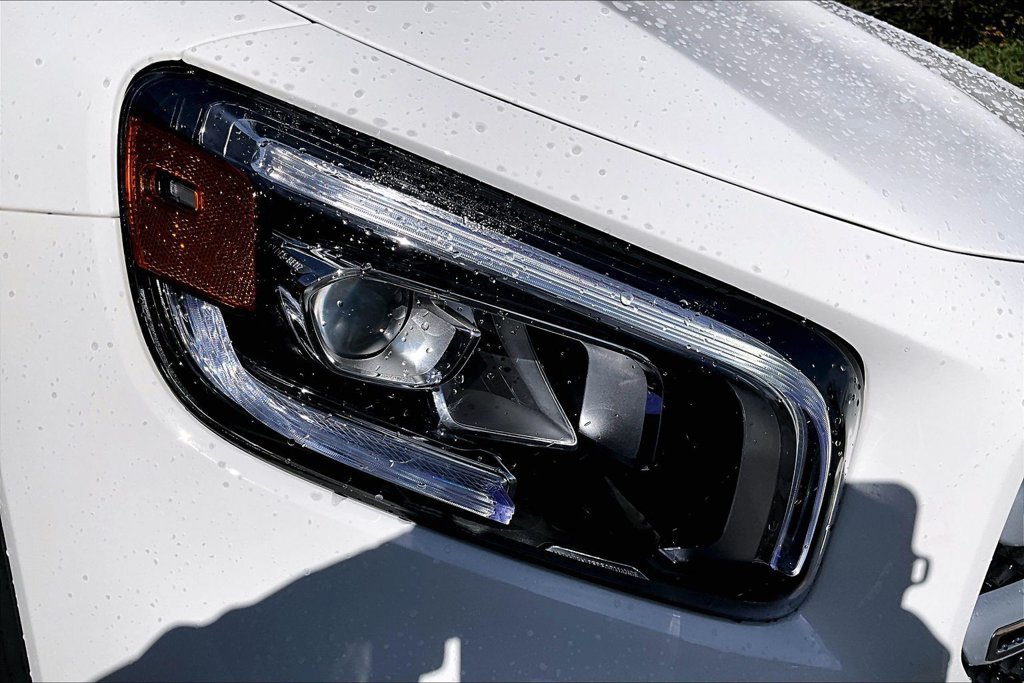 Used 2023 Mercedes-Benz GLB 250 4MATIC image 31