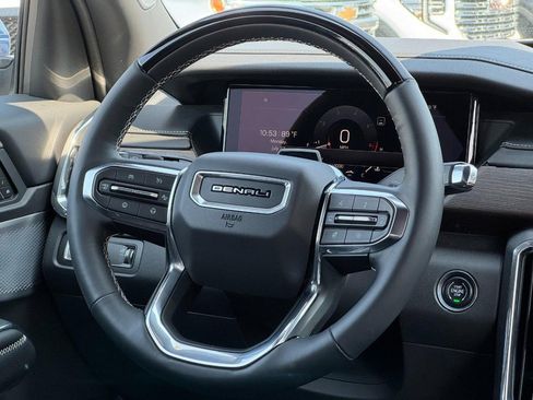 Used 2025 GMC Acadia Denali w/ Super Cruise Package FWD image 13