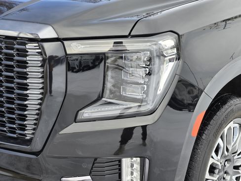 Used 2023 GMC Yukon XL Denali Ultimate image 9