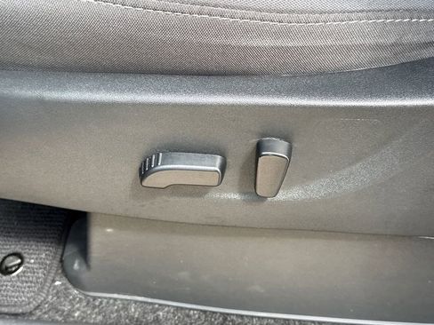 Used 2024 Nissan Frontier SV image 20