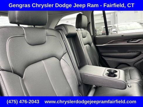 Certified 2023 Jeep Grand Cherokee Limited w/ Luxury Tech Group II AWD/4WD image 22