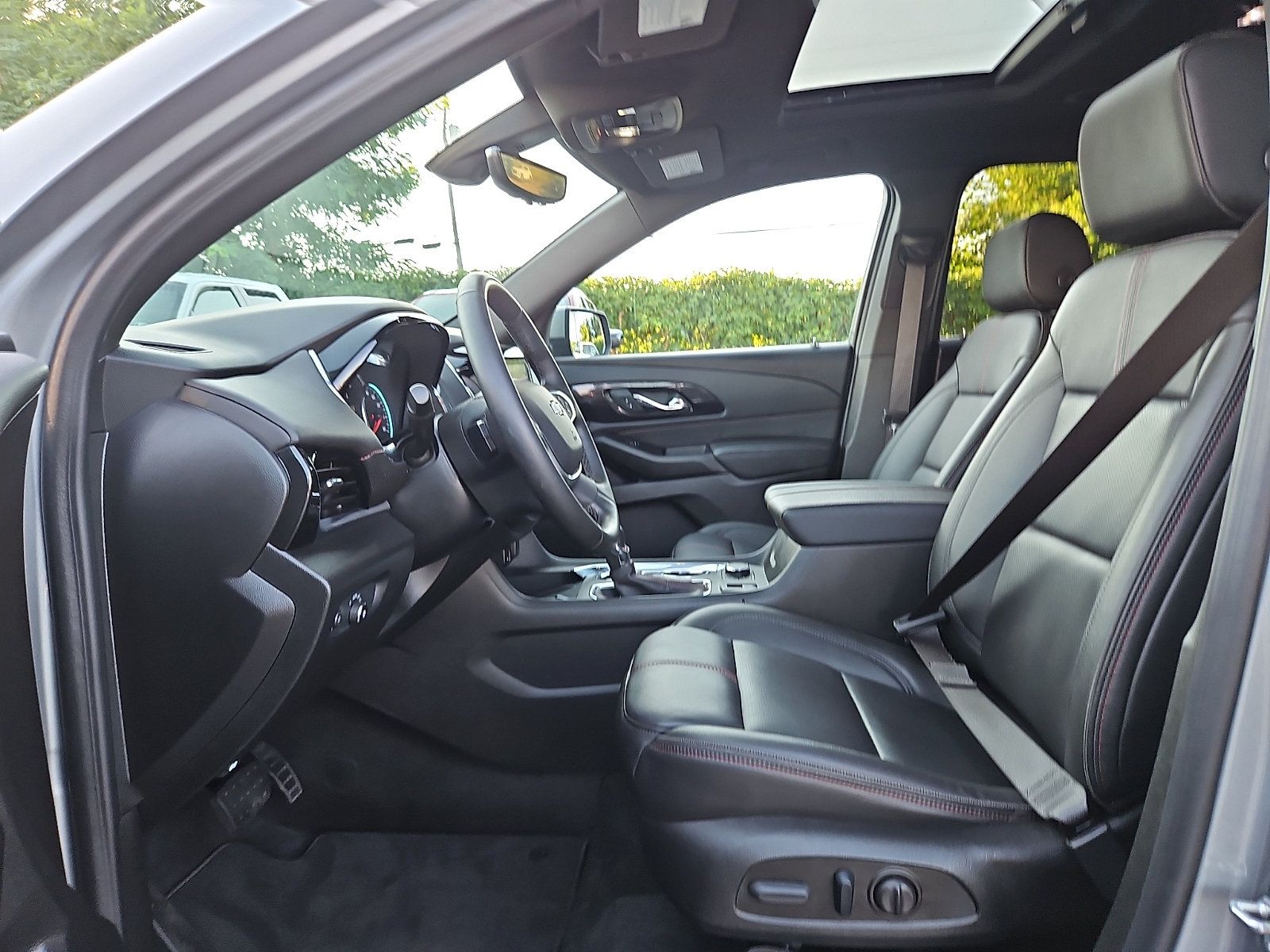 Used 2023 Chevrolet Traverse RS w/ LPO, Cargo Package AWD/4WD image 13