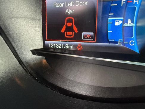 Used 2018 Ford Explorer XLT w/ Equipment Group 202A image 14