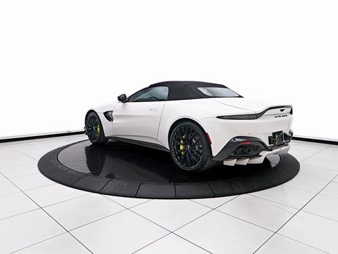 Used 2023 Aston Martin V8 Vantage Roadster image 14
