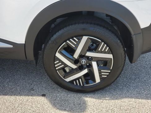 Certified 2025 Nissan Kicks SV image 10