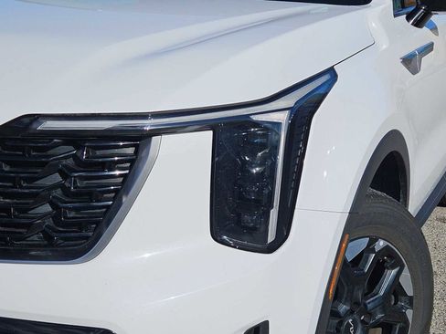 Used 2024 Kia Sorento S image 11