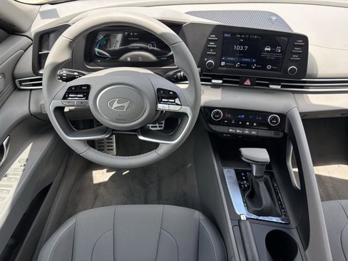 New 2025 Hyundai Elantra Sport image 19