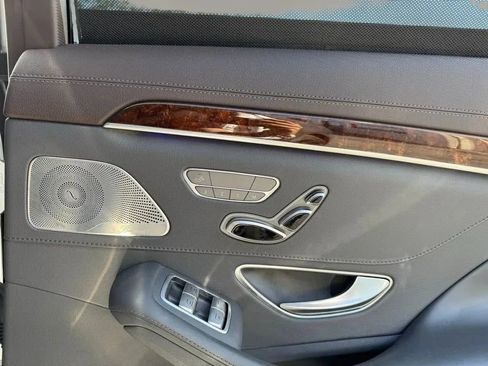 Used 2019 Mercedes-Benz S 560 Sedan image 16