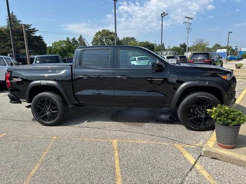 Used 2024 Chevrolet Colorado Trail Boss w/ Advanced Trailering Package AWD/4WD image 7