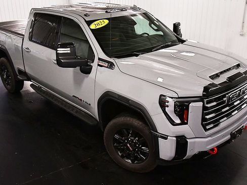 Used 2025 GMC Sierra 2500 AT4 AWD/4WD image 15