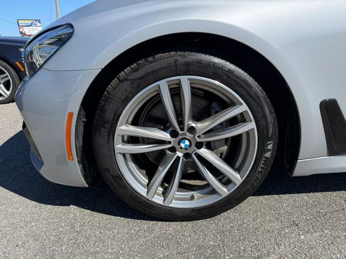 Used 2017 BMW 740i xDrive AWD/4WD image 30